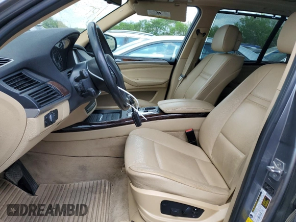 2011 BMW X5 35i z VIN 5UXZV4C55BL413040, wystawiony jako Copart lot #55246415 z przebiegiem 184 352 mil mil oraz Czysty tytuł • Clean title. Historia ofert i sprzedaży dostępna na DreamBid. Obrazek 7.
