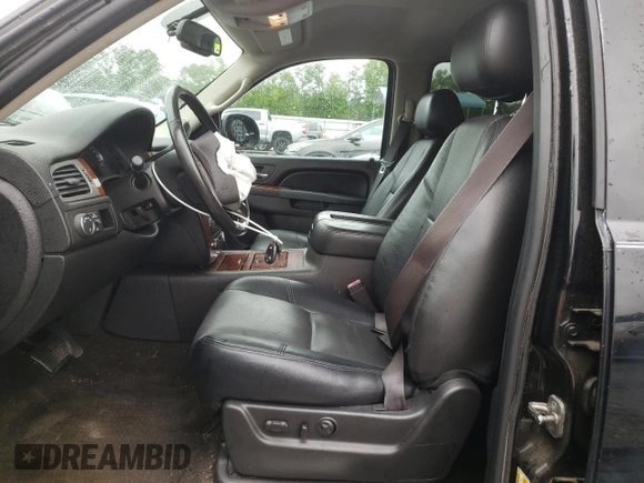 2013 Chevrolet Avalanche LTZ z VIN 3GNMCGE04DG340593, wystawiony jako Copart lot #57984385 z przebiegiem 169 702 mil mil oraz Szkoda całkowita • Salvage title. Historia ofert i sprzedaży dostępna na DreamBid. Obrazek 7.