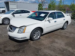 2010 Cadillac DTS 1SC z VIN 1G6KD5EY0AU114294, wystawiony jako IAAI lot #42046408 z przebiegiem 119 142 mil mil oraz . Historia ofert i sprzedaży dostępna na DreamBid. Obrazek 2.