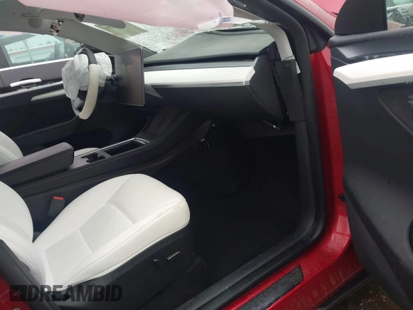 2024 Tesla Model Y z VIN 7SAYGDED9RA304010, wystawiony jako IAAI lot #42366995 z przebiegiem Nie podano mil oraz . Historia ofert i sprzedaży dostępna na DreamBid. Obrazek 5.