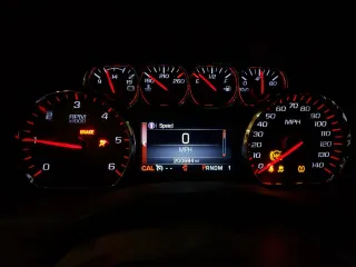 2016 GMC Sierra 2500HD SLE z VIN 1GT12SEG2GF272752, wystawiony jako Copart lot #79693704 z przebiegiem 200 684 mil mil oraz Szkoda całkowita • Salvage title. Historia ofert i sprzedaży dostępna na DreamBid. Obrazek 9.