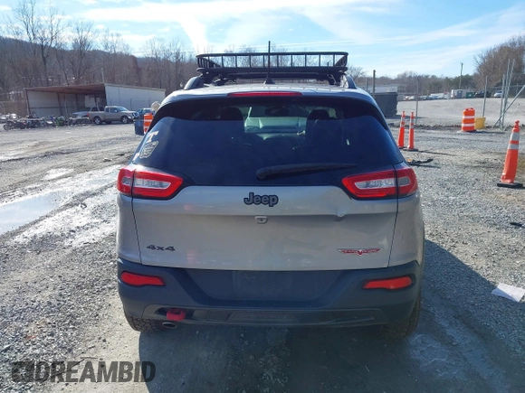 2016 Jeep Cherokee Trailhawk z VIN 1C4PJMBB6GW335837, wystawiony jako IAAI lot #41547478 z przebiegiem 236 483 mil mil oraz . Historia ofert i sprzedaży dostępna na DreamBid. Obrazek 16.