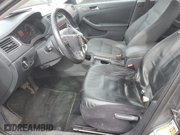 2011 Volkswagen Jetta SE z VIN 3VWDZ7AJ1BM348118, wystawiony jako Copart lot #45446685 z przebiegiem 121 414 mil mil oraz Szkoda całkowita • Salvage title. Historia ofert i sprzedaży dostępna na DreamBid. Obrazek 7.