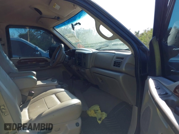 2001 Ford Super Duty F-250 XL with VIN 1FTNW21F71EB25519, listed as a IAAI auction lot 41501368 with 277,130 mi miles. Bid and sale history available at carsss.com. Image 5.