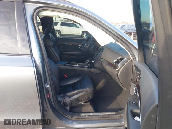 2019 Volvo XC90 Momentum with VIN YV4102PK0K1419547, listed as a IAAI auction lot 41501474 with 39,227 mi miles. Bid and sale history available at carsss.com. Image 5.