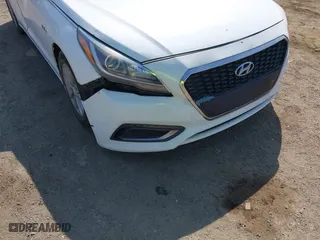 2017 Hyundai Sonata Hybrid SE with VIN KMHE24L1XHA058355, listed as a IAAI auction lot 42114412 with 245,282 mi miles. Bid and sale history available at carsss.com. Image 6.