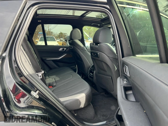 2019 BMW X5 xDrive40i with VIN 5UXCR6C57KLL62128, listed as a Copart auction lot 49959995 with 154,636 mi miles and Clean title. Bid and sale history available at DreamBid. Image 6.