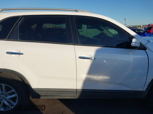 2014 Kia Sorento LX with VIN 5XYKT3A61EG484024, listed as a IAAI auction lot 41067521 with 190,819 mi miles. Bid and sale history available at carsss.com. Image 13.