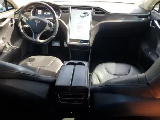 2013 Tesla Model S Performance z VIN 5YJSA1DP1DFP20689, wystawiony jako Copart lot #56869305 z przebiegiem Nie podano mil oraz Szkoda całkowita • Salvage title. Historia ofert i sprzedaży dostępna na DreamBid. Obrazek 8.