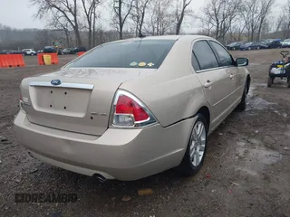 2008 Ford Fusion SEL with VIN 3FAHP08128R101909, listed as a IAAI auction lot 41568253 with 121,382 mi miles. Bid and sale history available at carsss.com. Image 4.