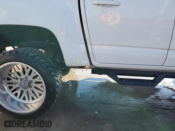 2016 GMC Canyon 4WD SLT with VIN 1GTP6DE10G1259842, listed as a Copart auction lot 43312525 with 110,978 mi miles and Non Repairable. Bid and sale history available at carsss.com. Image 13.
