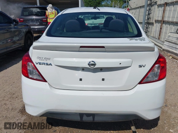 2017 Nissan Versa SV z VIN 3N1CN7AP6HL842992, wystawiony jako IAAI lot #42001775 z przebiegiem Nie podano mil oraz . Historia ofert i sprzedaży dostępna na DreamBid. Obrazek 15.