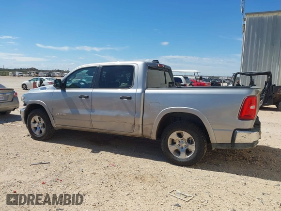 2025 Ram 1500 Big Horn z VIN 1C6SRFFP9SN581193, wystawiony jako IAAI lot #41874738 z przebiegiem 27 347 mil mil oraz . Historia ofert i sprzedaży dostępna na DreamBid. Obrazek 14.