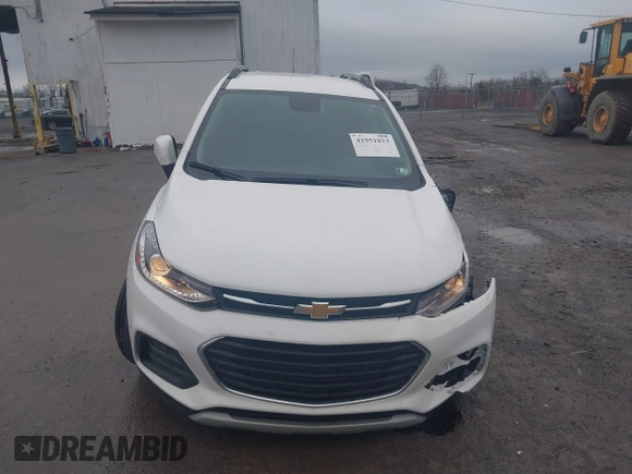 2022 Chevrolet Trax LT with VIN KL7CJPSM8NB563745, listed as a IAAI auction lot 41951023 with 8,445 mi miles. Bid and sale history available at carsss.com. Image 12.