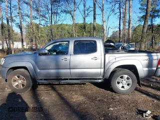2015 Toyota Tacoma PreRunner z VIN 3TMJU4GNXFM191580, wystawiony jako IAAI lot #41216357 z przebiegiem 78 490 mil mil oraz . Historia ofert i sprzedaży dostępna na DreamBid. Obrazek 14.