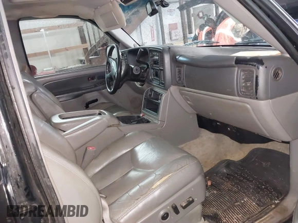 2003 Chevrolet Suburban LS z VIN 1GNFK16T93J211098, wystawiony jako IAAI lot #41494713 z przebiegiem 366 222 mil mil oraz . Historia ofert i sprzedaży dostępna na DreamBid. Obrazek 5.