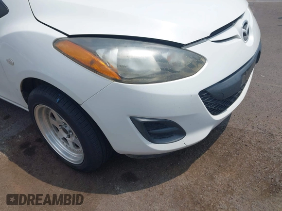 2014 Mazda 2 Sport z VIN JM1DE1KY9E0181733, wystawiony jako IAAI lot #41907658 z przebiegiem 143 301 mil mil oraz . Historia ofert i sprzedaży dostępna na DreamBid. Obrazek 6.