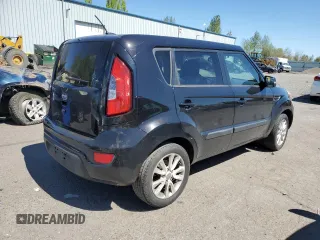 2013 Kia Soul + z VIN KNDJT2A66D7488670, wystawiony jako Copart lot #53429165 z przebiegiem 102 617 mil mil oraz Szkoda całkowita • Salvage title. Historia ofert i sprzedaży dostępna na DreamBid. Obrazek 3.