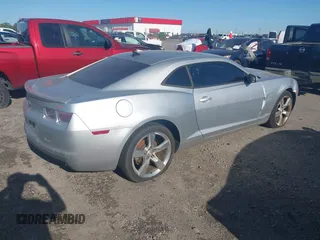2010 Chevrolet Camaro 1LT z VIN 2G1FB1EV1A9167966, wystawiony jako IAAI lot #42014509 z przebiegiem 213 321 mil mil oraz . Historia ofert i sprzedaży dostępna na DreamBid. Obrazek 4.