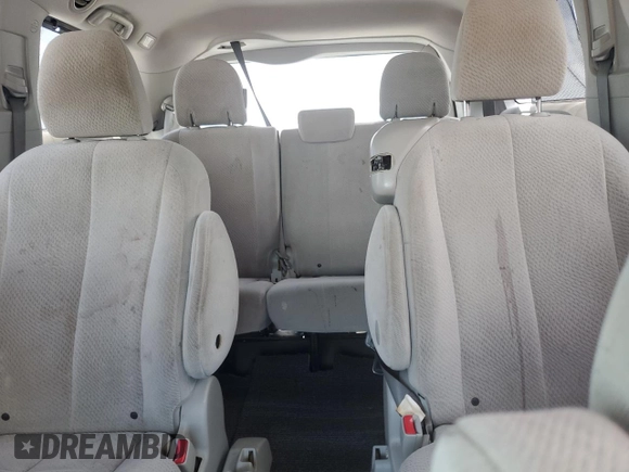 2012 Toyota Sienna LE AAS z VIN 5TDKK3DC6CS190493, wystawiony jako Copart lot #65000345 z przebiegiem 224 230 mil mil oraz Szkoda całkowita • Salvage title. Historia ofert i sprzedaży dostępna na DreamBid. Obrazek 10.