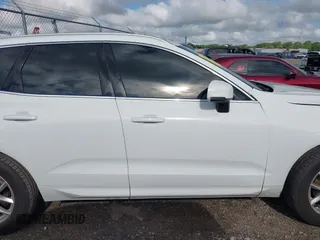 2019 Volvo XC60 Momentum with VIN LYV102RK4KB308332, listed as a IAAI auction lot 42382924 with 42,430 mi miles and . Bid and sale history available at DreamBid. Image 13.