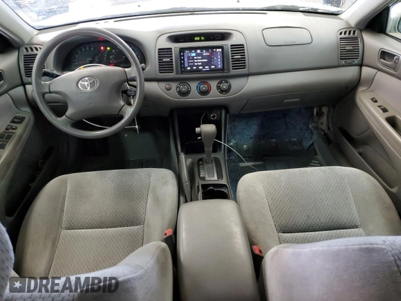 2004 Toyota Camry LE z VIN 4T1BE32K44U824314, wystawiony jako Copart lot #60207015 z przebiegiem 130 066 mil mil oraz Szkoda całkowita • Salvage title. Historia ofert i sprzedaży dostępna na DreamBid. Obrazek 8.