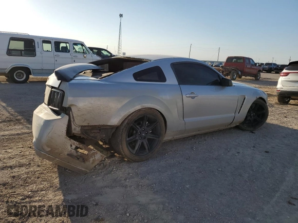 2006 Ford Mustang GT Deluxe z VIN 1ZVFT82H065132980, wystawiony jako Copart lot #52818745 z przebiegiem 207 854 mil mil oraz Szkoda całkowita • Salvage title. Historia ofert i sprzedaży dostępna na DreamBid. Obrazek 3.