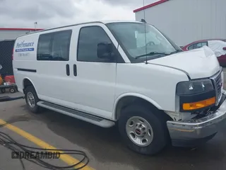 2021 GMC Savana Cargo z VIN 1GTW7AFPXM1307496, wystawiony jako IAAI lot #41918473 z przebiegiem 41 456 mil mil oraz . Historia ofert i sprzedaży dostępna na DreamBid. Obrazek 1.