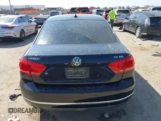 2015 Volkswagen Passat SEL Premium z VIN 1VWCV7A30FC024271, wystawiony jako IAAI lot #41788754 z przebiegiem 108 278 mil mil oraz . Historia ofert i sprzedaży dostępna na DreamBid. Obrazek 16.