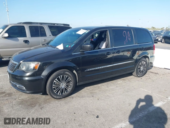 2014 Chrysler Town & Country S with VIN 2C4RC1HG7ER177874, listed as a IAAI auction lot 41725127 with 126,520 mi miles. Bid and sale history available at carsss.com. Image 2.