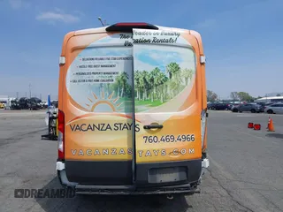 2020 Ford Transit z VIN 1FTYE1C89LKB18309, wystawiony jako IAAI lot #42086954 z przebiegiem 44 937 mil mil oraz . Historia ofert i sprzedaży dostępna na DreamBid. Obrazek 17.