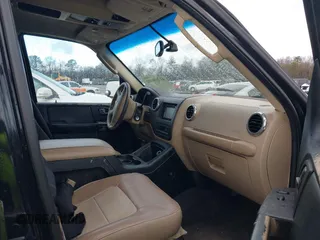 2003 Ford Expedition Eddie Bauer with VIN 1FMRU17W23LB73139, listed as a IAAI auction lot 41268690 with 238,299 mi miles. Bid and sale history available at carsss.com. Image 5.