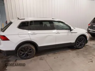 2024 Volkswagen Tiguan SE с VIN 3VV2B7AX0RM035320, выставлен на аукционе IAAI как лот 41922187 с пробегом 28 153 миль миль и . История ставок и продаж доступна на DreamBid. Изображение 12.