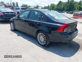 2008 Volvo S40 2.4L с VIN YV1MS390X82365795, выставлен на аукционе IAAI как лот 42399375 с пробегом 175 653 миль миль и . История ставок и продаж доступна на DreamBid. Изображение 3.