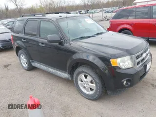 2012 Ford Escape XLT with VIN 1FMCU0D72CKC02397, listed as a IAAI auction lot 42042886 with 261,627 mi miles. Bid and sale history available at carsss.com. Image 1.
