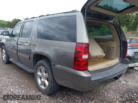 2011 Chevrolet Suburban LT with VIN 1GNSCJE03BR267184, listed as a IAAI auction lot 42156424 with 307,618 mi miles. Bid and sale history available at carsss.com. Image 3.