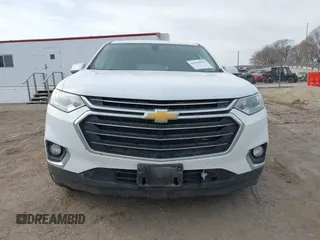 2018 Chevrolet Traverse LT Cloth z VIN 1GNEVGKW8JJ167095, wystawiony jako IAAI lot #41479356 z przebiegiem 98 615 mil mil oraz . Historia ofert i sprzedaży dostępna na DreamBid. Obrazek 13.