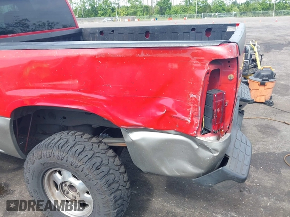 2001 GMC Sierra 1500 SLE with VIN 2GTEC19T811333343, listed as a IAAI auction lot 42364413 with 374,221 mi miles and . Bid and sale history available at DreamBid. Image 6.