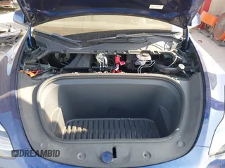 2022 Tesla Model Y Long Range z VIN 7SAYGAEE2NF364733, wystawiony jako IAAI lot #42290231 z przebiegiem 33 907 mil mil oraz . Historia ofert i sprzedaży dostępna na DreamBid. Obrazek 10.