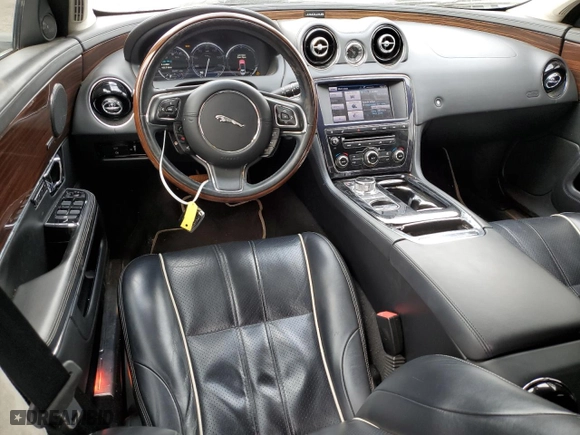 2014 Jaguar XJ with VIN SAJWJ2GD2E8V62696, listed as a Copart auction lot 76620494 with 85,487 mi miles and Salvage Title. Bid and sale history available at carsss.com. Image 8.