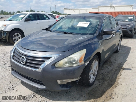 2013 Nissan Altima 3.5 SL with VIN 1N4BL3AP4DN565797, listed as a IAAI auction lot 41956413 with 200,957 mi miles. Bid and sale history available at carsss.com. Image 6.