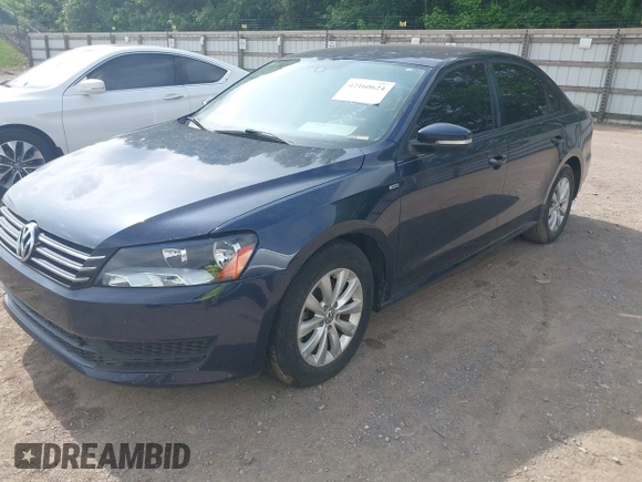 2015 Volkswagen Passat Limited Edition Edition z VIN 1VWAT7A3XFC040684, wystawiony jako IAAI lot #42160624 z przebiegiem 142 239 mil mil oraz . Historia ofert i sprzedaży dostępna na DreamBid. Obrazek 2.