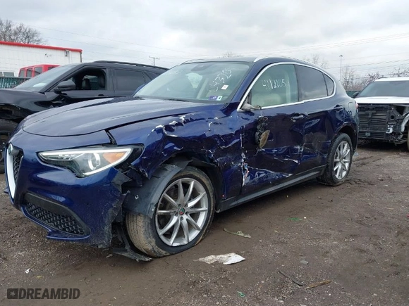 2019 Alfa Romeo Stelvio Ti with VIN ZASPAKBN4K7C43201, listed as a IAAI auction lot 41121052 with 32,768 mi miles. Bid and sale history available at carsss.com. Image 6.