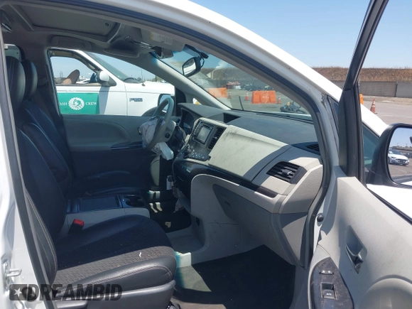 2014 Toyota Sienna SE z VIN 5TDXK3DC0ES515325, wystawiony jako IAAI lot #42520007 z przebiegiem 155 649 mil mil oraz . Historia ofert i sprzedaży dostępna na DreamBid. Obrazek 5.