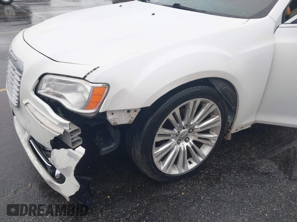 2014 Chrysler 300 with VIN 2C3CCAEG1EH380389, listed as a IAAI auction lot 41544101 with 186,314 mi miles. Bid and sale history available at carsss.com. Image 6.