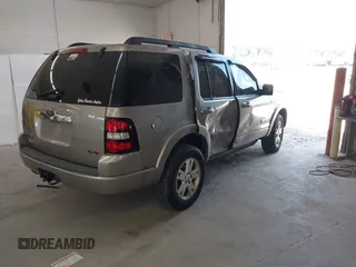 2008 Ford Explorer XLT z VIN 1FMEU73898UB09934, wystawiony jako IAAI lot #42560438 z przebiegiem 106 359 mil mil oraz . Historia ofert i sprzedaży dostępna na DreamBid. Obrazek 4.