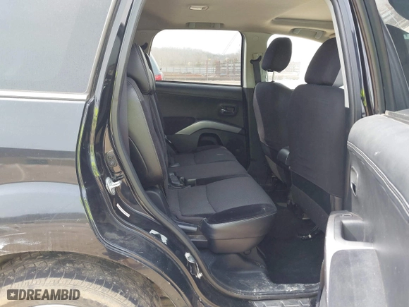 2010 Mitsubishi Outlander GT with VIN JA4JT5AX3AZ008590, listed as a IAAI auction lot 41762160 with 176,906 mi miles. Bid and sale history available at carsss.com. Image 8.