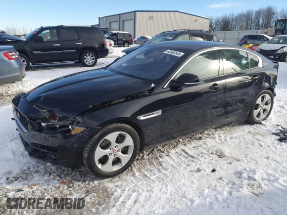 2017 Jaguar XE 25t z VIN SAJAR4BG0HA977089, wystawiony jako Copart lot #42063545 z przebiegiem 118 209 mil mil oraz Czysty tytuł • Clean title. Historia ofert i sprzedaży dostępna na DreamBid. Obrazek 1.