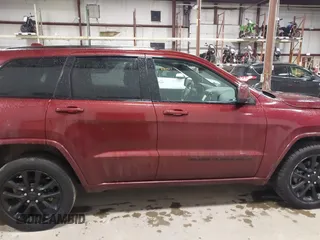 2022 Jeep Grand Cherokee Laredo X z VIN 1C4RJFAGXNC117898, wystawiony jako IAAI lot #41662006 z przebiegiem 64 546 mil mil oraz . Historia ofert i sprzedaży dostępna na DreamBid. Obrazek 14.