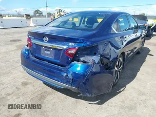 2018 Nissan Altima 2.5 S with VIN 1N4AL3AP3JC142423, listed as a IAAI auction lot 41793851 with 61,391 mi miles. Bid and sale history available at carsss.com. Image 6.